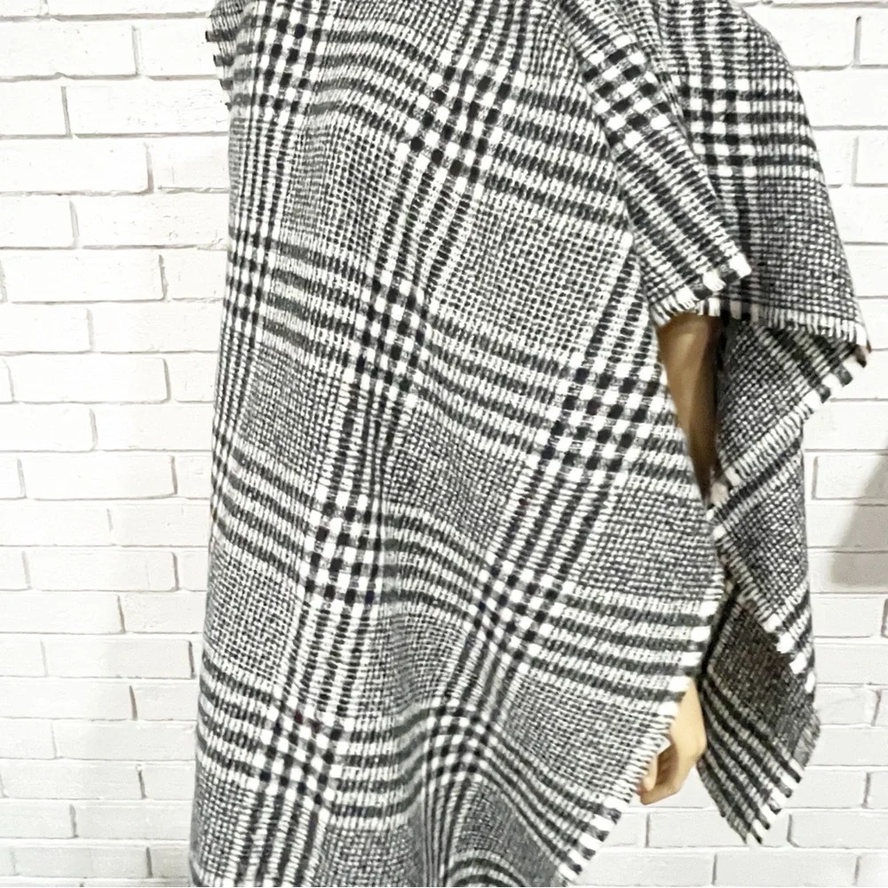 Old Navy Academia Black and White‎ Checkered Scarf
